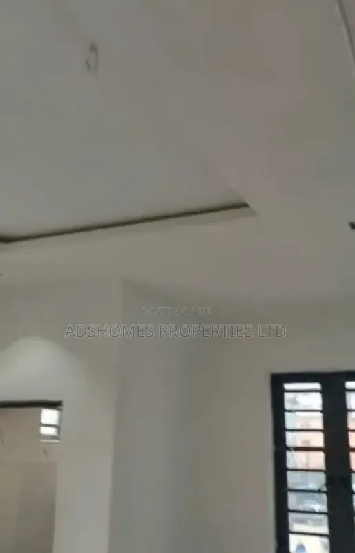 Furnished 1-Bedroom Bedsitter don haya a Adekunle, Yaba - 1