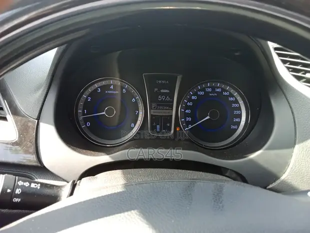Hyundai Grandeur 2013 Baƙi - 1