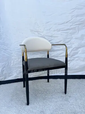 Luxury Two-Tone Leather Dining Armchair tare da Brushed Gold Frame