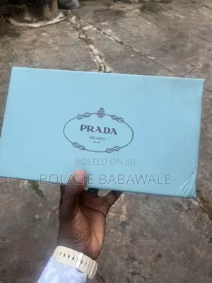 Prada Fari da Baki Loafers - Girman 45