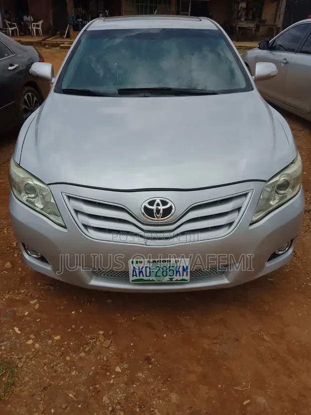 Toyota Camry 2008 Silver - 1