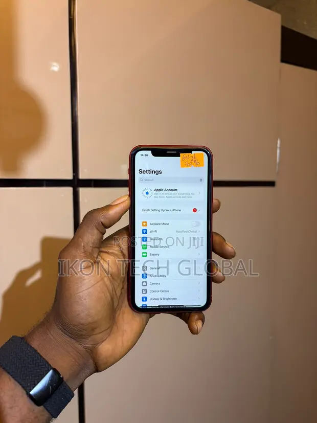 Apple iPhone XR 64GB Red - 1
