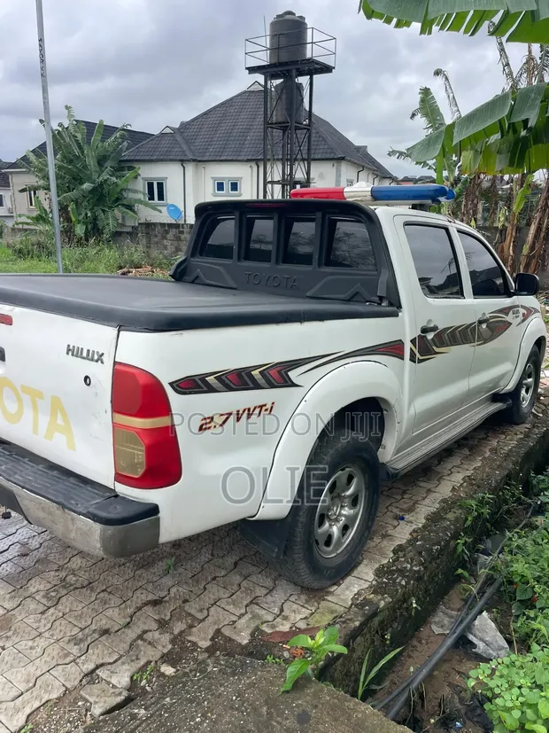 Toyota Hilux 2014 Fari - 1