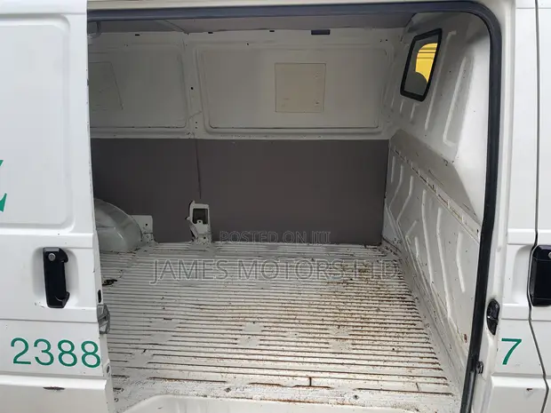 Volkswagen Transporter 2007 White - 1