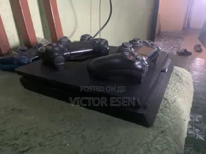 PlayStation 4 Slim (Jailbroken) da Wasanni