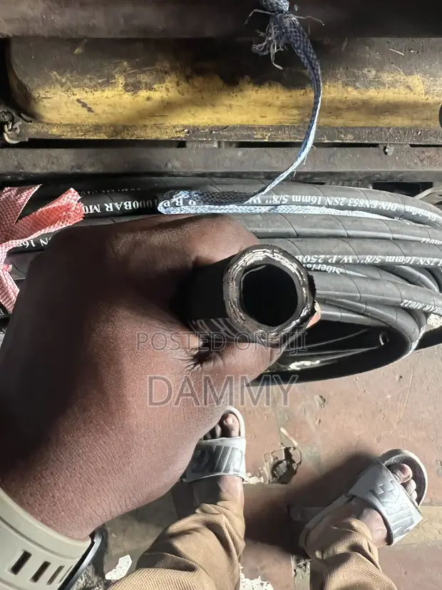 Steel-Wire Reinforced Rubber Hydraulic Hose - 1