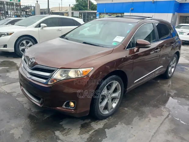 Toyota Venza 2013 Red SUV - 1