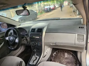 Toyota Corolla 2010 Silver