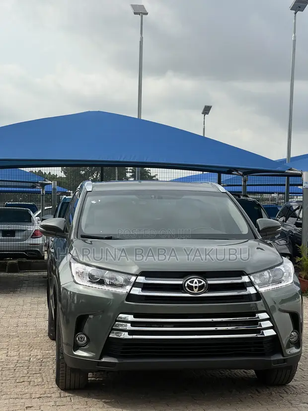 2017 Toyota Highlander XLE 4x4 V6 SUV - Green - 1