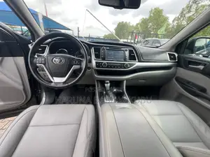 2017 Toyota Highlander XLE 4x4 V6 SUV - Green
