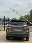 2017 Toyota Highlander XLE 4x4 V6 SUV - Green - 4