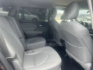 Toyota Highlander XLE 2021 Black