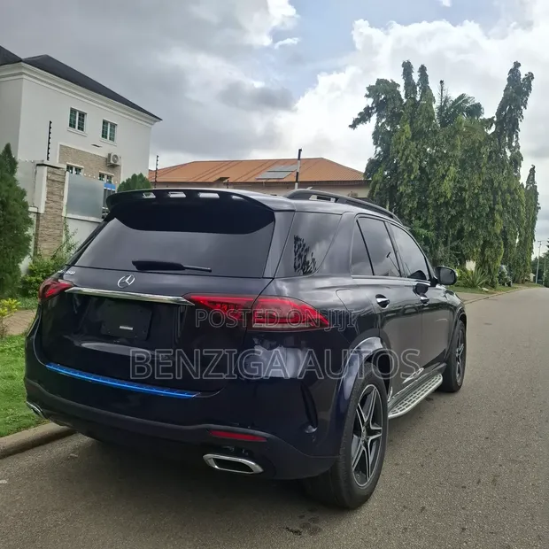 Mercedes-Benz GLE 350 2022 Blue - 1