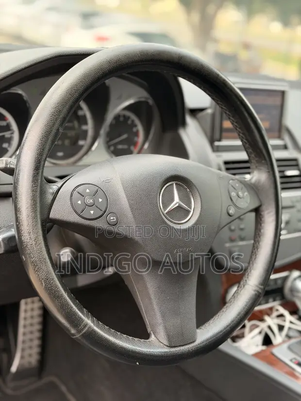 Mercedes-Benz C300 2010 Black - 1
