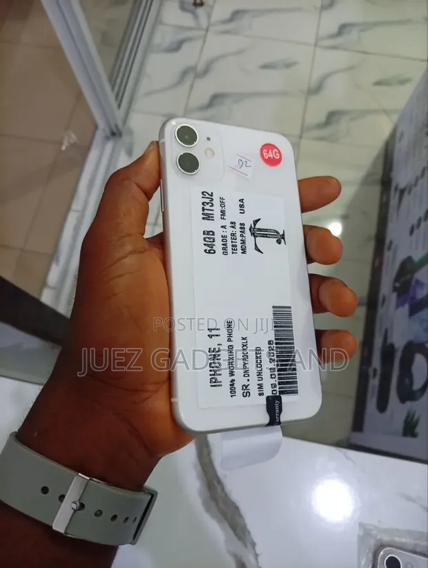 Apple iPhone 11 64GB White - 1