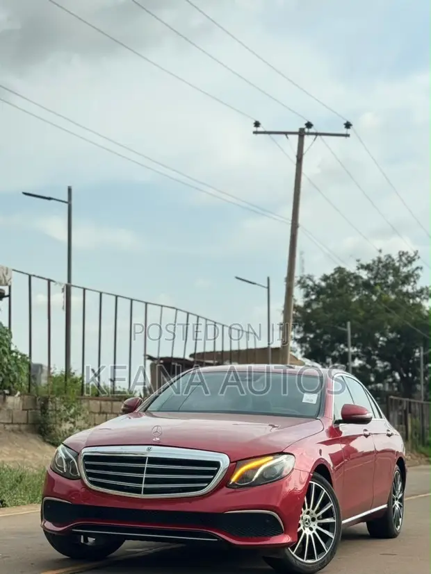 Mercedes-Benz E300 2018 Red - 1