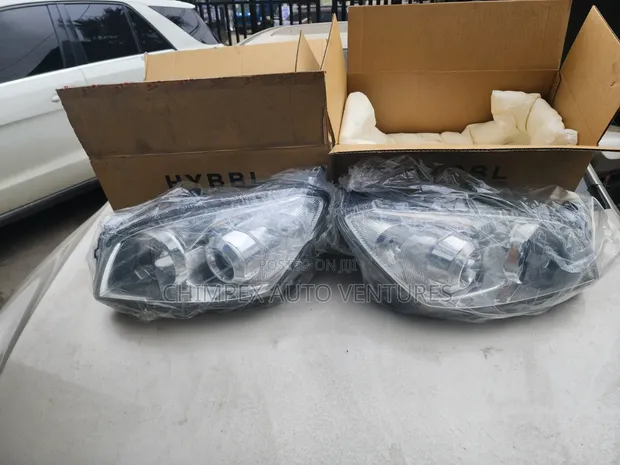 Toyota RAV4 2009 Headlamp (European Model) - 1