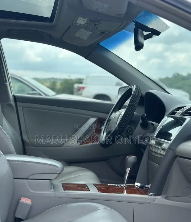 2009 Toyota Camry XLE Sedan - 1
