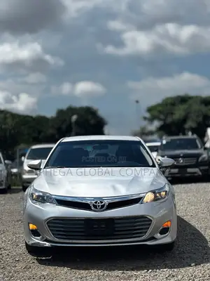 2013 Toyota Avalon XLE Premium Sedan - Silver