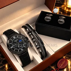 Kyakkyawar Agogon Hannun Maza na Cartier tare da Cufflinks da Bracelet