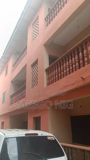 Gidaje 18 masu dakuna don siyarwa a Ejigbo, Titin Idimu