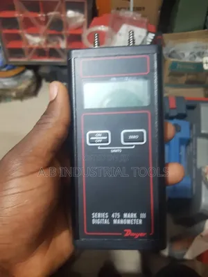 Dwyer Series 475 Mark III Handheld Digital Manometer