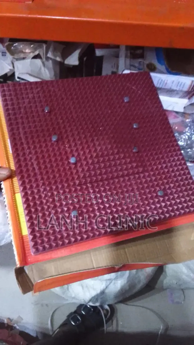 Pyramid Energy Mat with 8 Magnets - 1