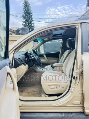 2009 Toyota Highlander Base Gold