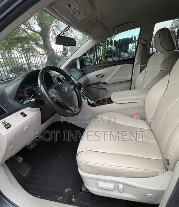 Toyota Venza XLE 2012 Grey - 1
