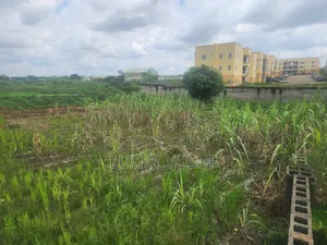 Filin Zama na 915.40sqm da aka yi wa katanga don siyarwa, Dutse-Alhaji
