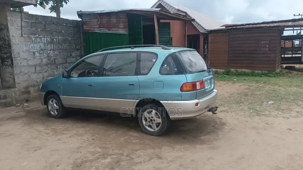 Toyota Picnic 2.0 FWD 2002 Green - 1