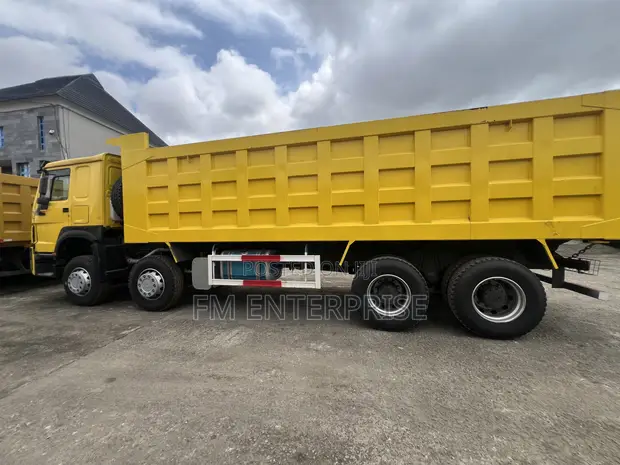 HOWO 8x4 Dump Truck - 1