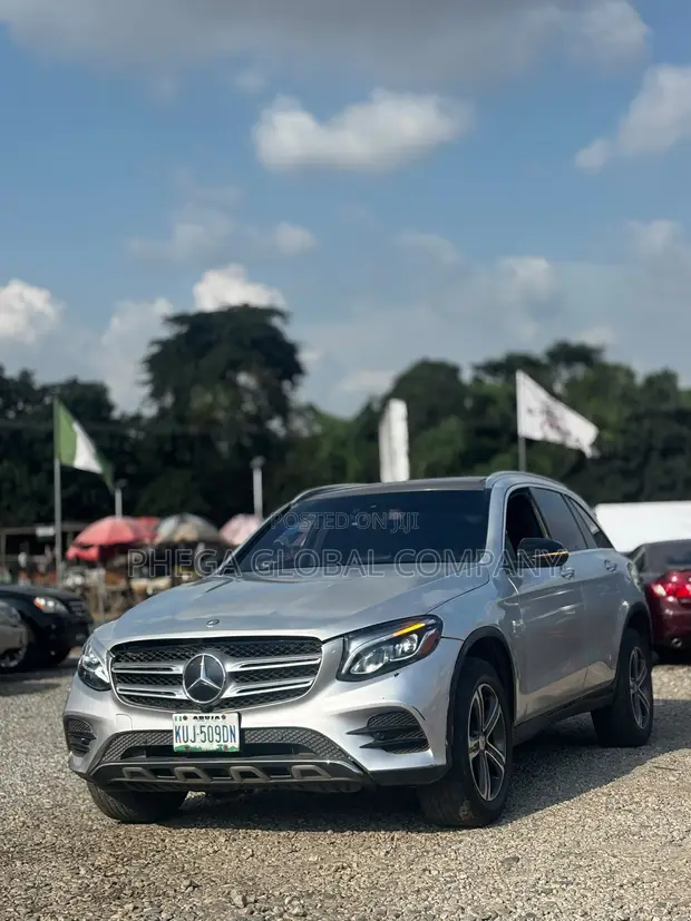 Mercedes-Benz GLC300 2016 Silver - 1