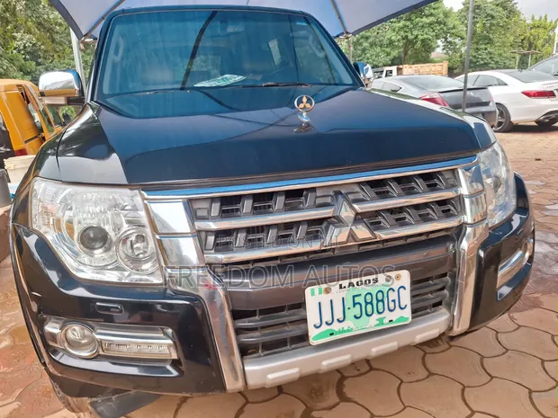 Mitsubishi Pajero 2018 Black - 1