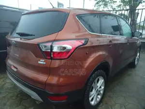 Ford Escape 2017 Gold SUV