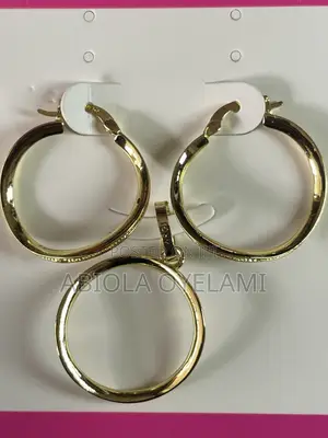 Gold Replica Jewelry Set with Pendant