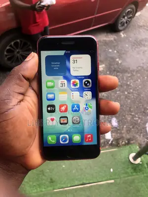 Apple iPhone SE 128GB Red (Amfani da aka yi a UK)
