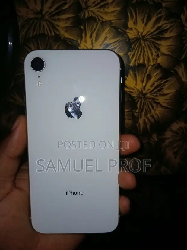 Apple iPhone XR 64GB White - 1