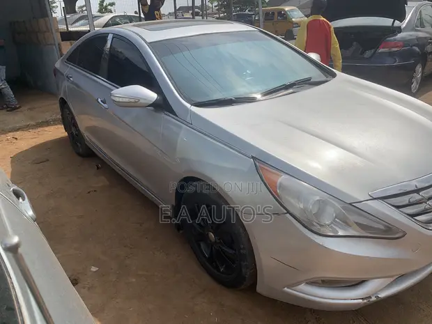 Hyundai Sonata 2012 Silver - 1