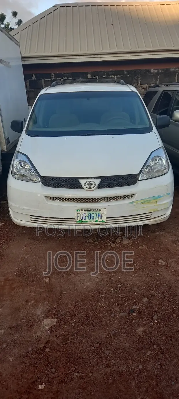 Toyota Sienna 2005 White - 1