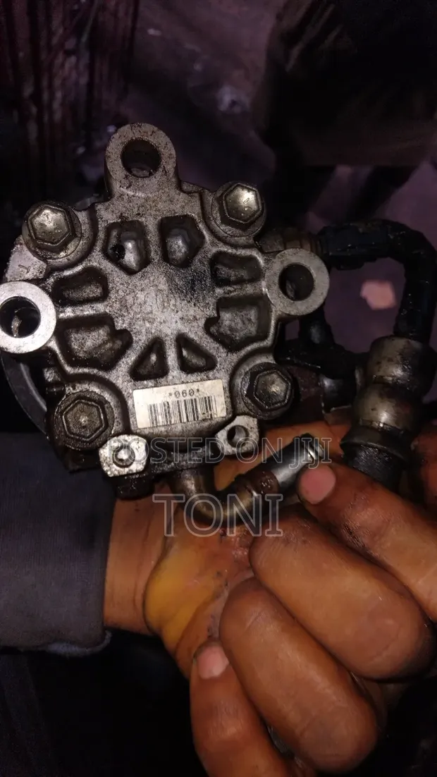 Power Steering Pump for Toyota Camry & Venza 2010 (4-Plug) - 1
