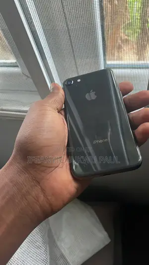 Apple iPhone 8 64GB Baki