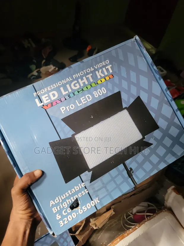 Professional LED 800 Light with Batteries - 1