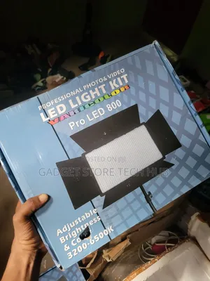 Professional LED 800 Light with Batteries
