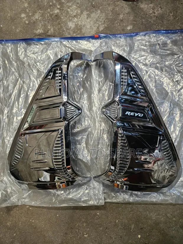 Toyota Hilux Chrome Rear Light Set - 1
