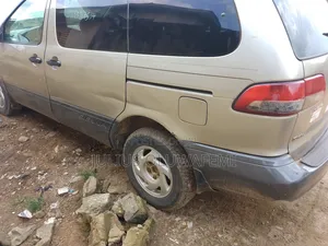 Toyota Sienna 2002 Gold