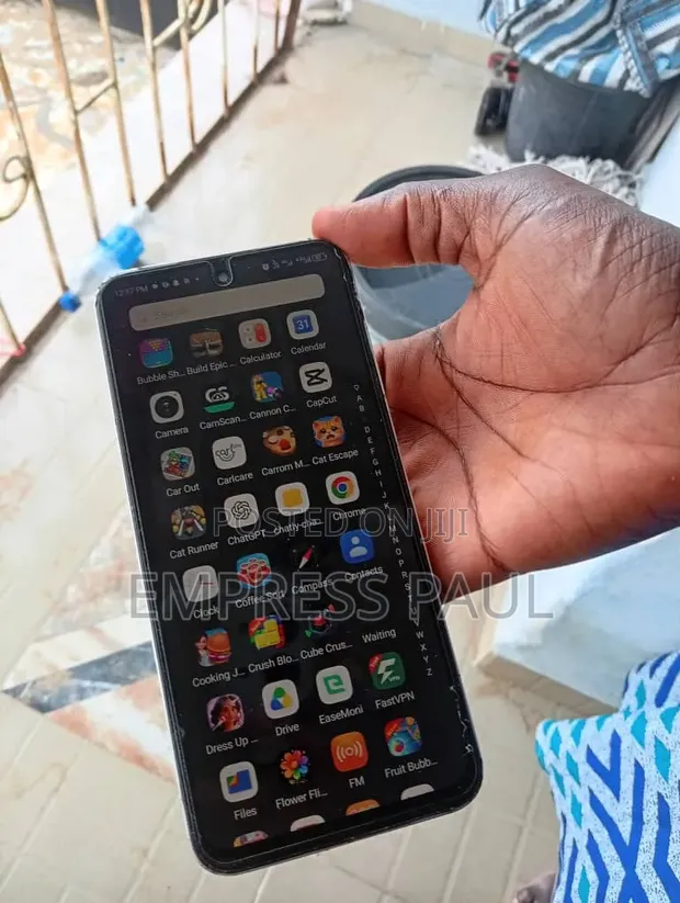 Tecno Spark 9 64GB Silver - 1