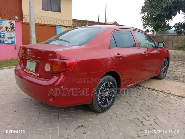 Toyota Corolla 2010 Red - 1