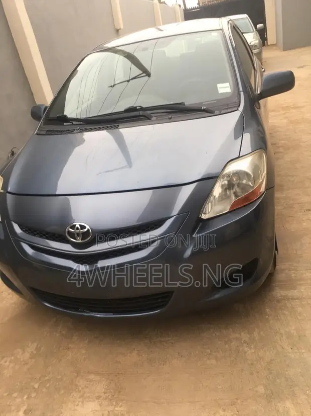 2007 Toyota Yaris 1.0 VVT-i Gray Hatchback - 1
