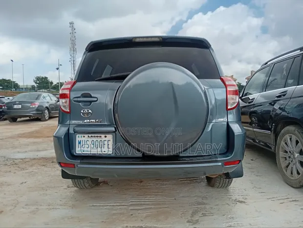 Toyota RAV4 2010 Blue - 1